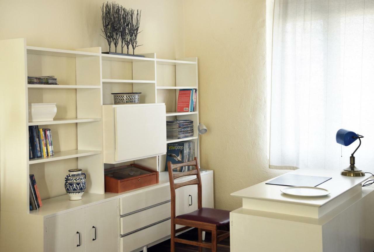 Apartment With Rooftop Terrace & Acropolis View アテネ エクステリア 写真